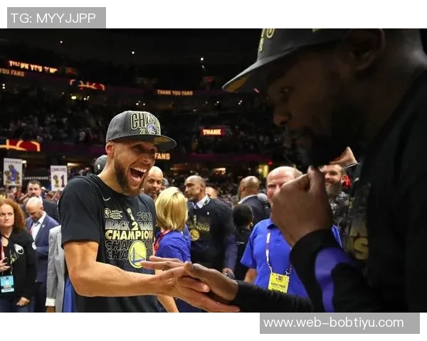 皮尔斯称赞库里超越詹姆斯三次总决赛胜利与全票MVP成就显著