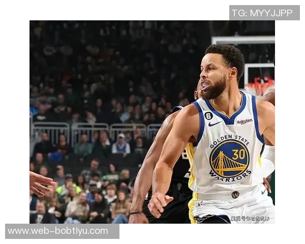 勇士半场苦战落后雄鹿仅2分库明加高效砍下16分4篮板表现抢眼