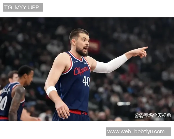 祖巴茨进攻受限难以发挥卢指导无奈回应包夹困境