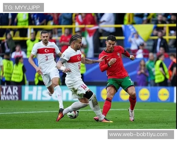 B费谈角色转变:助攻中锋C罗带来的独特价值无可替代 B费谈角色转变:助攻中锋C罗带来的独特价值无可替代