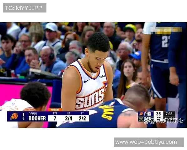 布克上半场表现出色却因伤退场10分钟内贡献11分2篮板3助攻 布克上半场表现出色却因伤退场10分钟内贡献11分2篮板3助攻